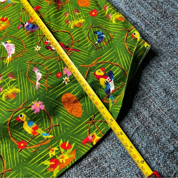 RARE Disneyland Spirit Jersey Enchanted Tiki Room in Green Size Adult Large - Picture 7 of 7